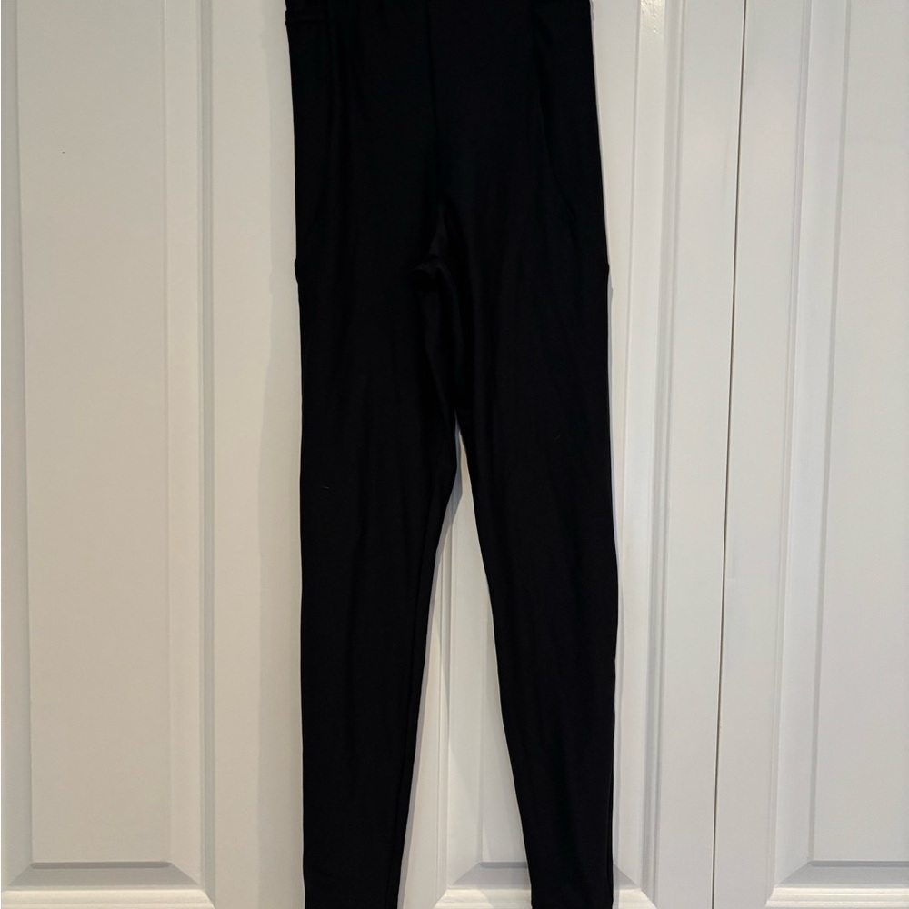 Blackmilk High-Waisted Matte Finish Pocket Leggings EUC 🖤🖤